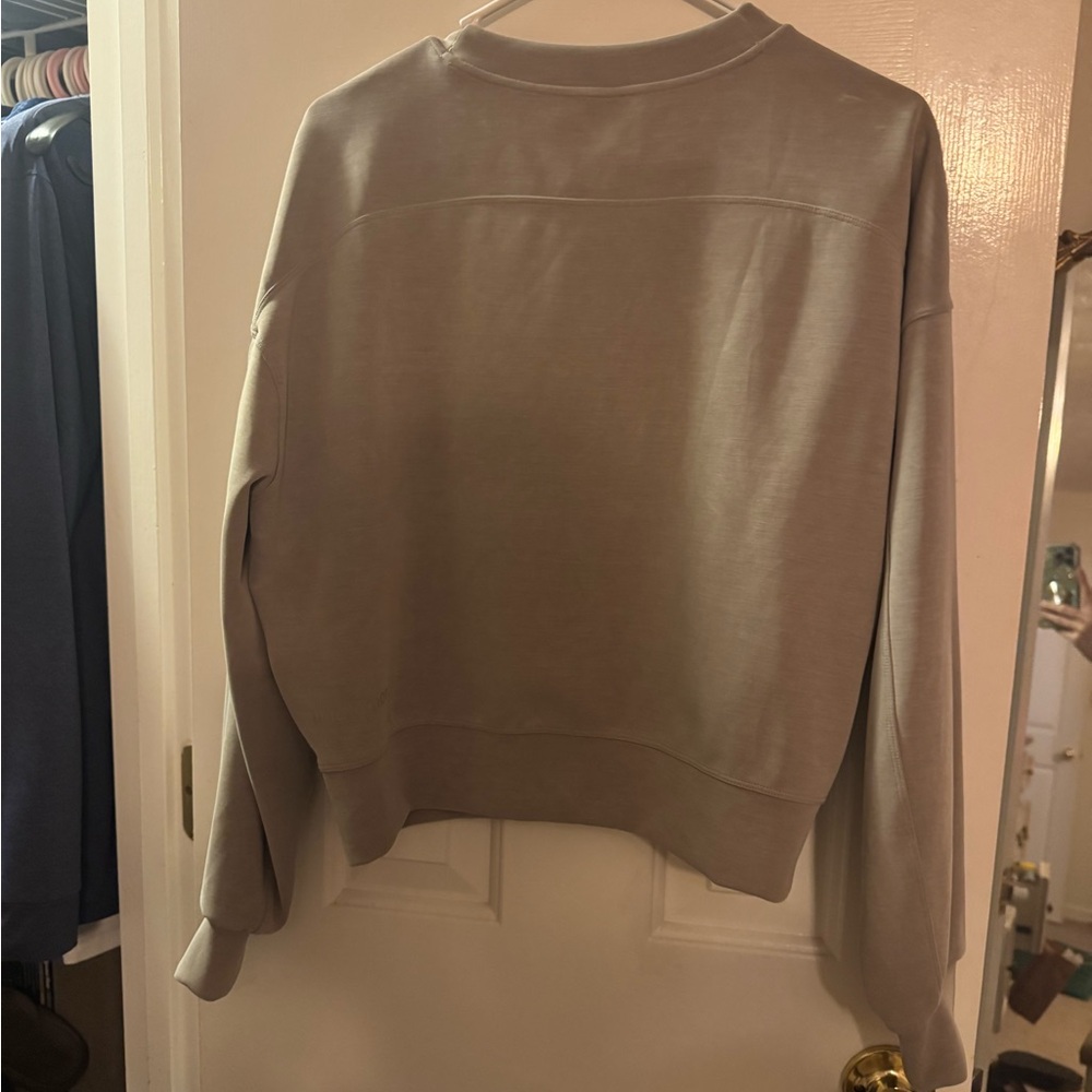 Lululemon Softstreme Perfectly Oversized
Cropped Crew Riverstone Size 6 - Picture 2 of 4